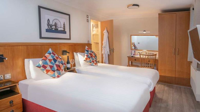 <b>Queensway, Sure Hotel Collection by BW Room</b>. Images powered by <a href="https://iceportal.shijigroup.com/" title="IcePortal" target="_blank">IcePortal</a>.