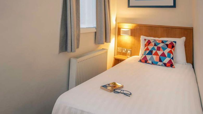 <b>Queensway, Sure Hotel Collection by BW Room</b>. Images powered by <a href="https://iceportal.shijigroup.com/" title="IcePortal" target="_blank">IcePortal</a>.
