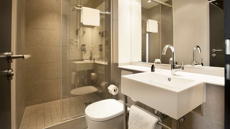 <b>Hamburger Hof Hotel Room</b>. Images powered by <a href="https://iceportal.shijigroup.com/" title="IcePortal" target="_blank">IcePortal</a>.