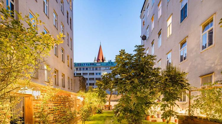 Best Western Plus Celebrity Suites Exterior