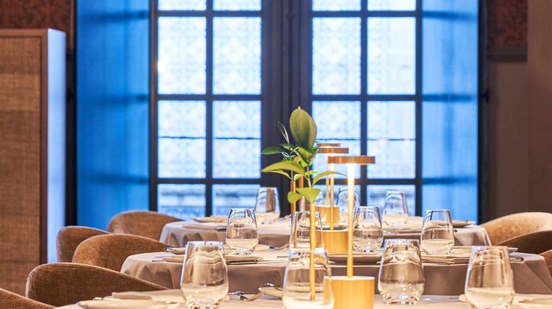 <b>Portobay Flores Restaurant</b>. Images powered by <a href="https://iceportal.shijigroup.com/" title="IcePortal" target="_blank">IcePortal</a>.