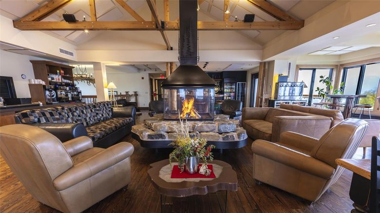 <b>Hotel & cie Lobby</b>. Images powered by <a href="https://iceportal.shijigroup.com/" title="IcePortal" target="_blank">IcePortal</a>.
