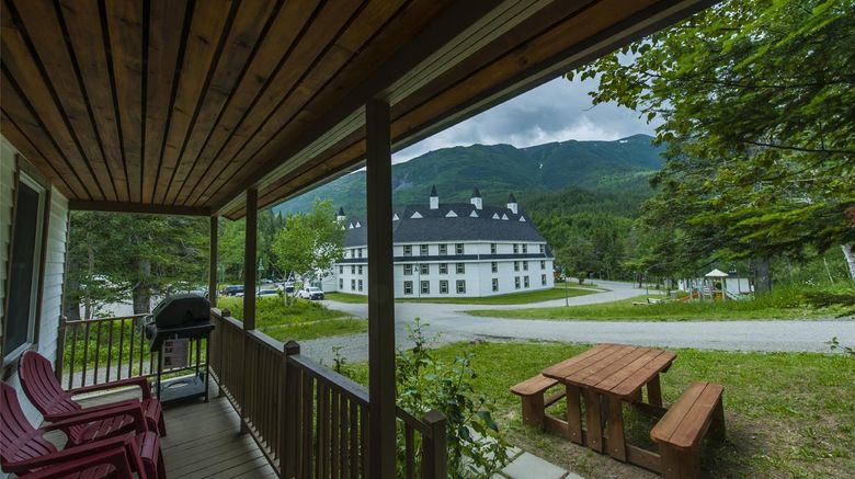 <b>Gite du Mont-Albert Exterior</b>. Images powered by <a href="https://iceportal.shijigroup.com/" title="IcePortal" target="_blank">IcePortal</a>.