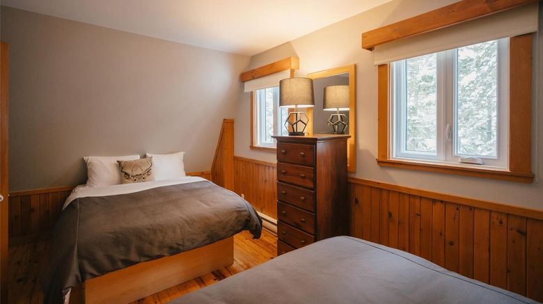 <b>Gite du Mont-Albert Room</b>. Images powered by <a href="https://iceportal.shijigroup.com/" title="IcePortal" target="_blank">IcePortal</a>.