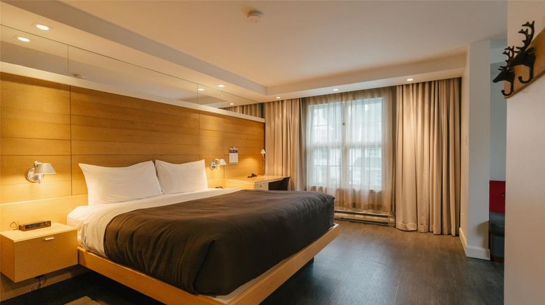 <b>Gite du Mont-Albert Room</b>. Images powered by <a href="https://iceportal.shijigroup.com/" title="IcePortal" target="_blank">IcePortal</a>.