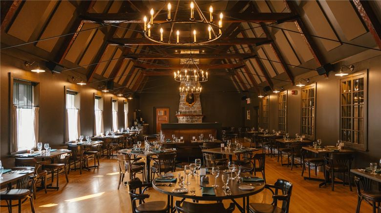 <b>Gite du Mont-Albert Restaurant</b>. Images powered by <a href="https://iceportal.shijigroup.com/" title="IcePortal" target="_blank">IcePortal</a>.