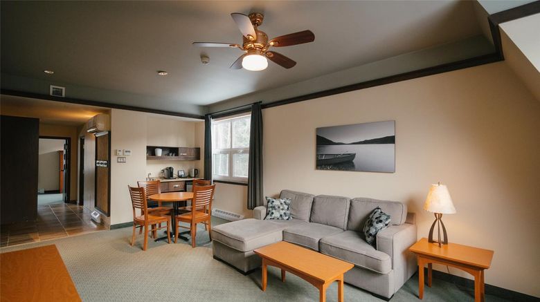 <b>Gite du Mont-Albert Suite</b>. Images powered by <a href="https://iceportal.shijigroup.com/" title="IcePortal" target="_blank">IcePortal</a>.