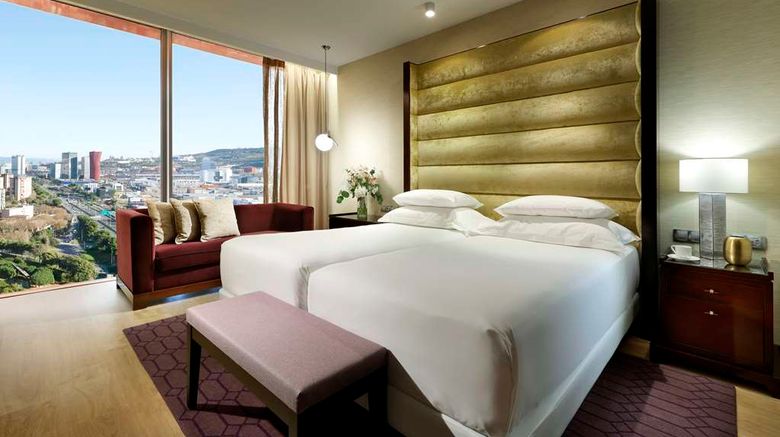 <b>Hyatt Regency Barcelona Tower Room</b>. Images powered by <a href="https://iceportal.shijigroup.com/" title="IcePortal" target="_blank">IcePortal</a>.