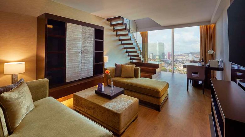 <b>Hyatt Regency Barcelona Tower Suite</b>. Images powered by <a href="https://iceportal.shijigroup.com/" title="IcePortal" target="_blank">IcePortal</a>.