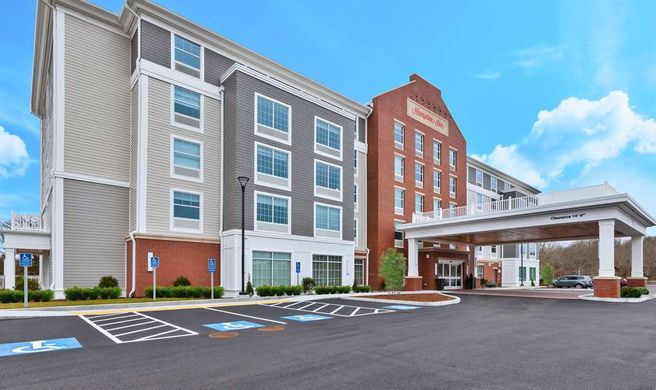 Hampton Inn Cape Cod Canal Exterior