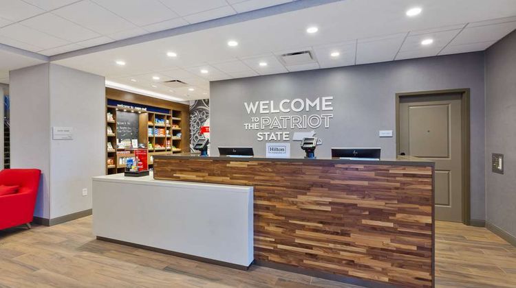 Hampton Inn Cape Cod Canal Lobby
