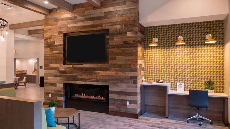 Hampton Inn Riverside Downtown Lobby