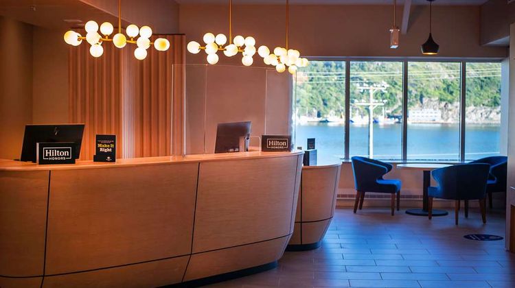 DoubleTree by Hilton Harbourview Lobby