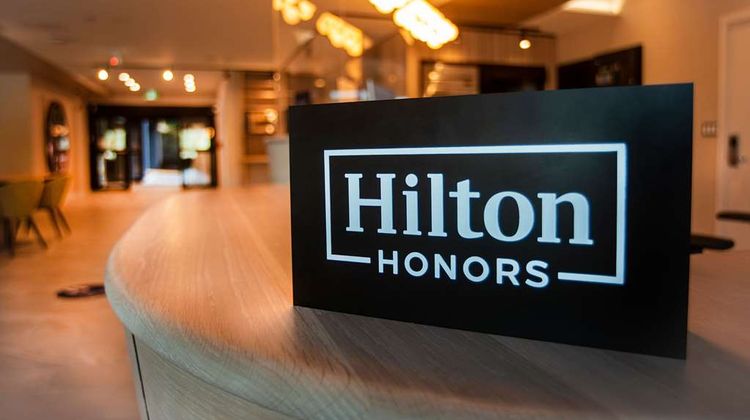 DoubleTree by Hilton Harbourview Lobby