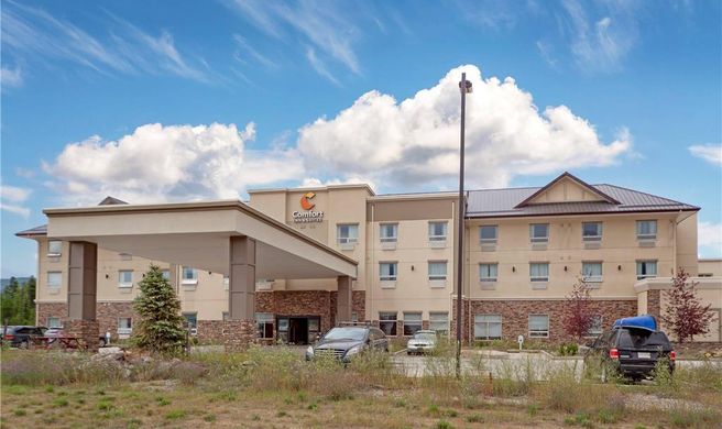 Comfort Inn & Suites Valemount Exterior
