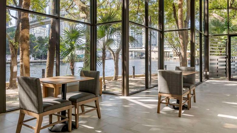 <b>Comfort Inn and Suites Downtown-Port of Miami Restaurant</b>. Images powered by <a href="https://iceportal.shijigroup.com/" title="IcePortal" target="_blank">IcePortal</a>.