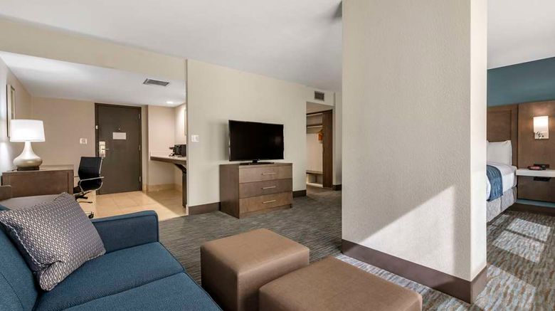 <b>Comfort Inn and Suites Downtown-Port of Miami Suite</b>. Images powered by <a href="https://iceportal.shijigroup.com/" title="IcePortal" target="_blank">IcePortal</a>.