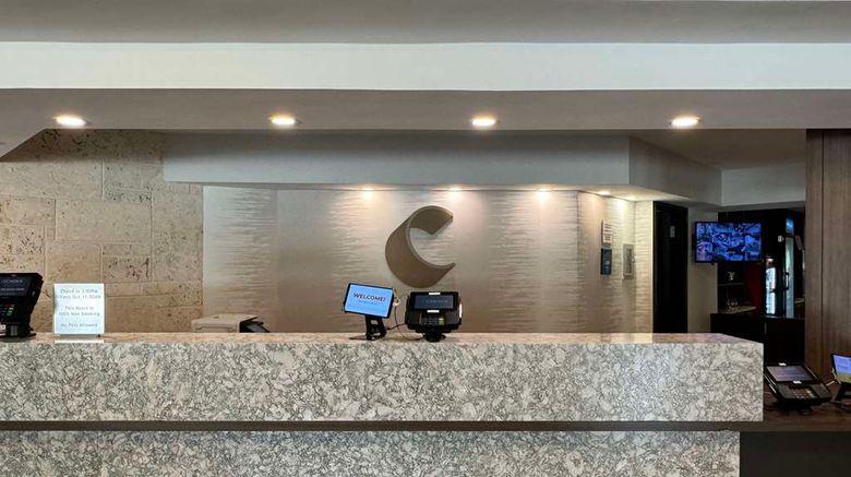 <b>Comfort Inn and Suites Downtown-Port of Miami Lobby</b>. Images powered by <a href="https://iceportal.shijigroup.com/" title="IcePortal" target="_blank">IcePortal</a>.