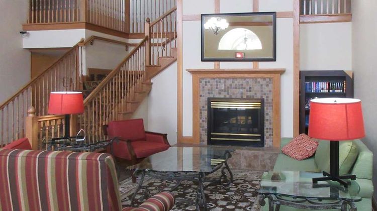 Quality Inn & Suites Alexandria Lobby
