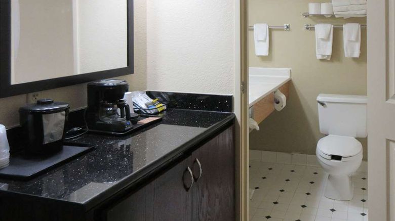 <b>Quality Inn & Suites Alexandria Room</b>. Images powered by <a href="https://iceportal.shijigroup.com/" title="IcePortal" target="_blank">IcePortal</a>.