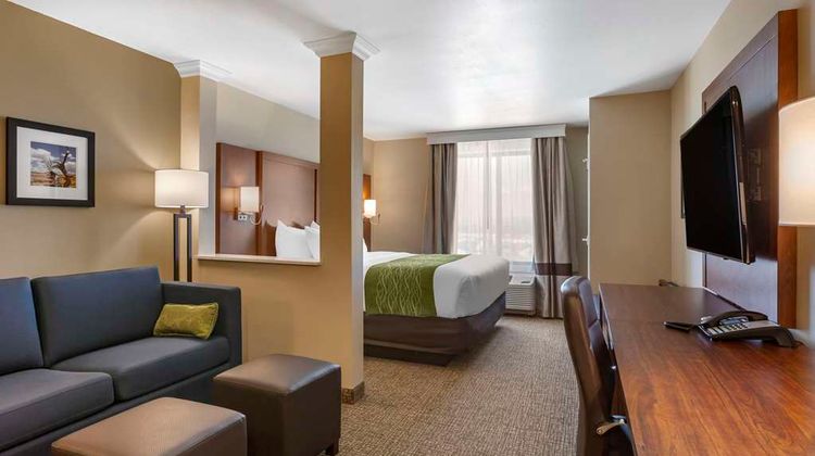 Comfort Suites Albuquerque Airport Suite