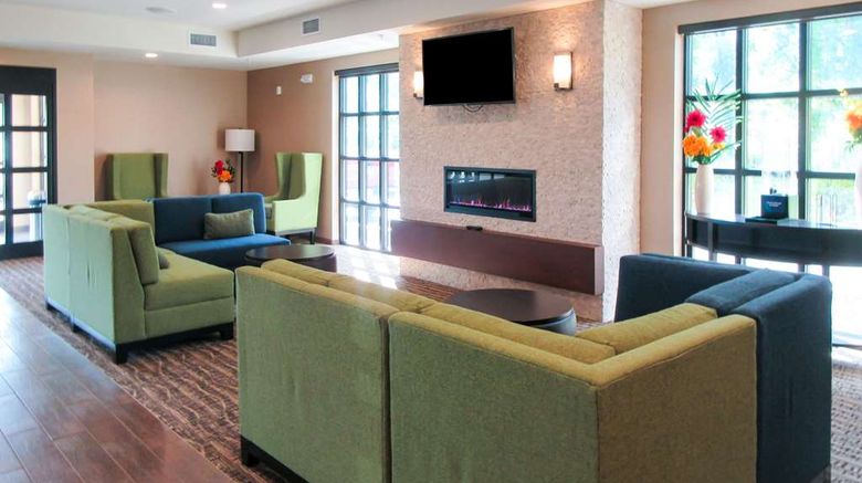 <b>Comfort Inn and Suites Lobby</b>. Images powered by <a href="https://iceportal.shijigroup.com/" title="IcePortal" target="_blank">IcePortal</a>.