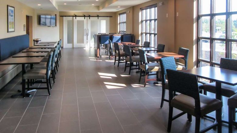 <b>Comfort Inn and Suites Restaurant</b>. Images powered by <a href="https://iceportal.shijigroup.com/" title="IcePortal" target="_blank">IcePortal</a>.