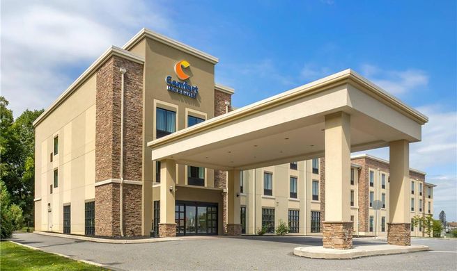 Comfort Inn and Suites Exterior
