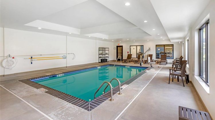 Comfort Inn And Suites Gap Amish Country Pool