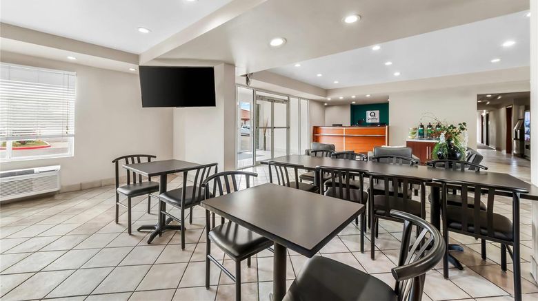 <b>Quality Inn Laredo Lobby</b>. Images powered by <a href="https://iceportal.shijigroup.com/" title="IcePortal" target="_blank">IcePortal</a>.