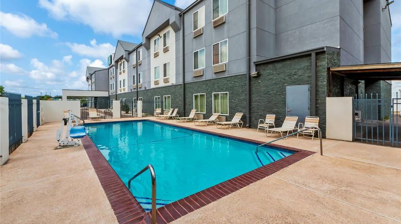 <b>Quality Inn Laredo Pool</b>. Images powered by <a href="https://iceportal.shijigroup.com/" title="IcePortal" target="_blank">IcePortal</a>.