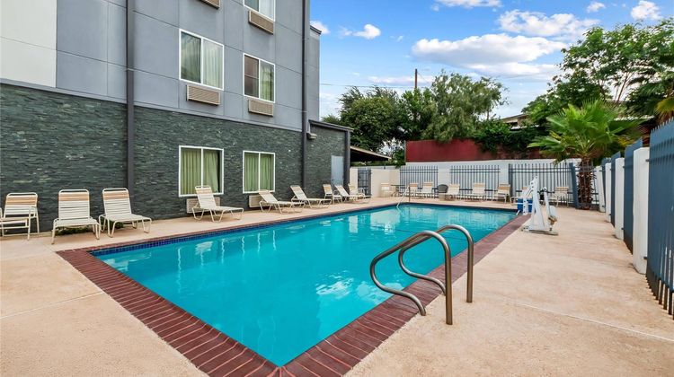 Quality Inn Laredo Pool