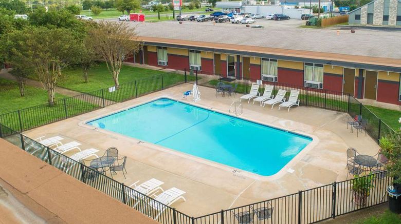 <b>Rodeway Inn Pool</b>. Images powered by <a href="https://iceportal.shijigroup.com/" title="IcePortal" target="_blank">IcePortal</a>.