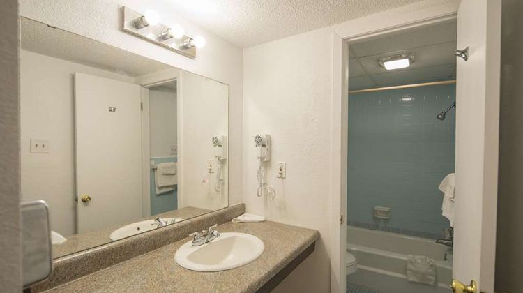 Rodeway Inn Room
