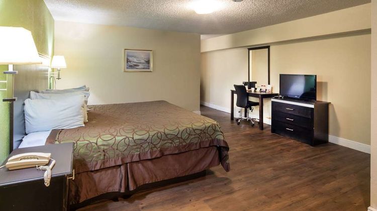 Rodeway Inn Room