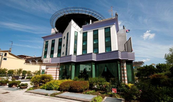 Castagna Palace Hotel Exterior