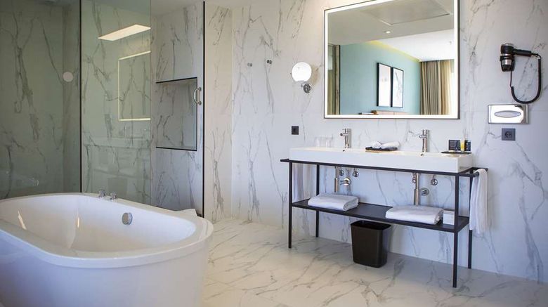 <b>Hotel RIU Plaza Espana Suite</b>. Images powered by <a href="https://iceportal.shijigroup.com/" title="IcePortal" target="_blank">IcePortal</a>.