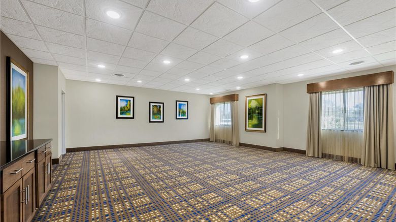 <b>Best Western North Bryant Inn Meeting</b>. Images powered by <a href="https://iceportal.shijigroup.com/" title="IcePortal" target="_blank">IcePortal</a>.
