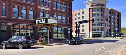 Hampton Inn by Hilton Cedar Falls Exterior