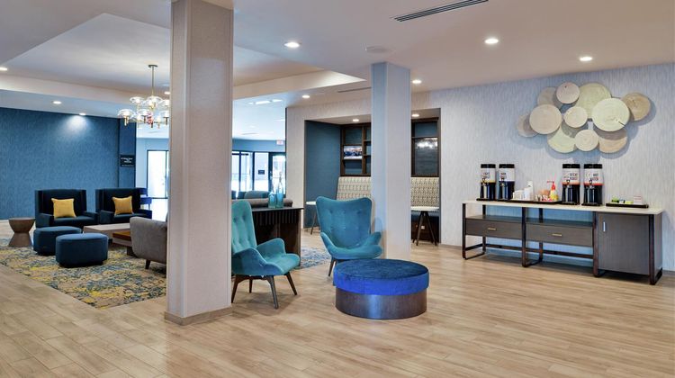 Hampton Inn by Hilton Cedar Falls Lobby