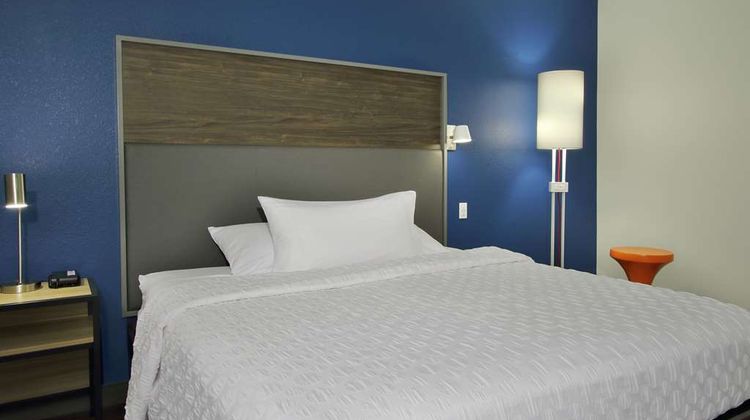 Tru by Hilton Mobile Room