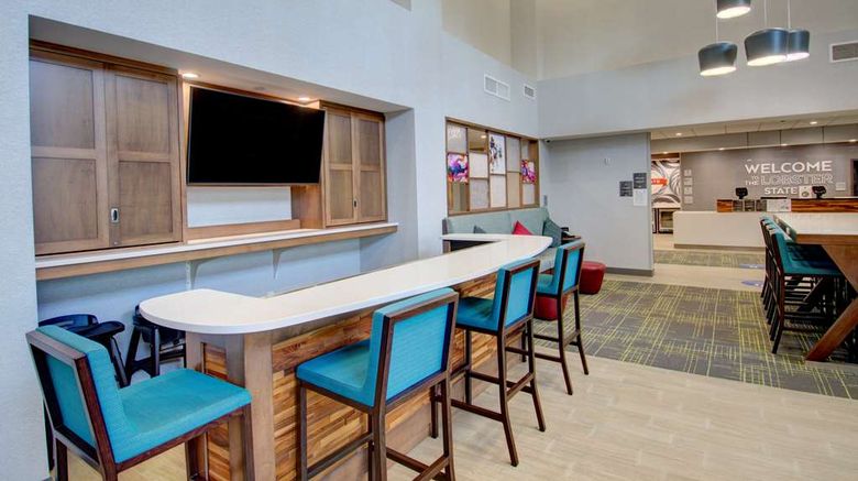 <b>Hampton Inn & Suites Portland West Lobby</b>. Images powered by <a href="https://iceportal.shijigroup.com/" title="IcePortal" target="_blank">IcePortal</a>.