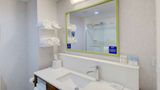 Hampton Inn & Suites Portland West Room