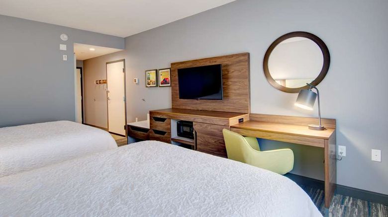 <b>Hampton Inn & Suites Portland West Room</b>. Images powered by <a href="https://iceportal.shijigroup.com/" title="IcePortal" target="_blank">IcePortal</a>.