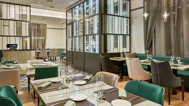 <b>DoubleTree by Hilton Trieste Restaurant</b>. Images powered by <a href="https://iceportal.shijigroup.com/" title="IcePortal" target="_blank">IcePortal</a>.