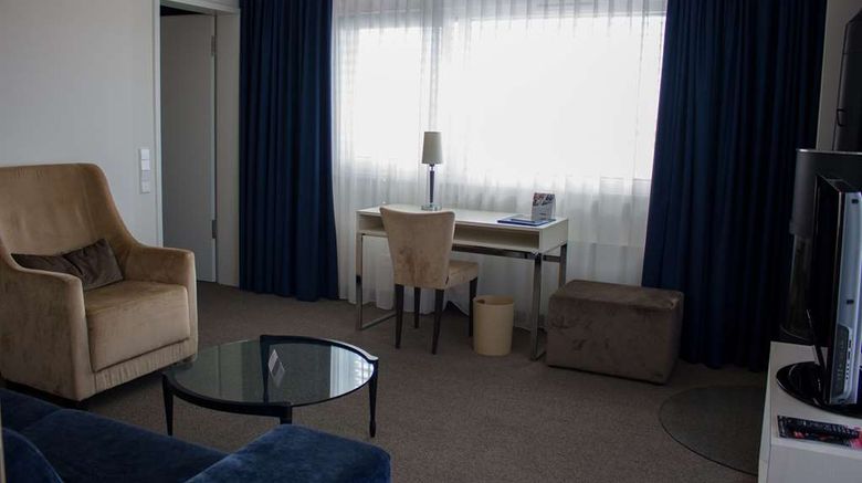 <b>Hotel Schwanen Stuttgart Airport Suite</b>. Images powered by <a href="https://iceportal.shijigroup.com/" title="IcePortal" target="_blank">IcePortal</a>.