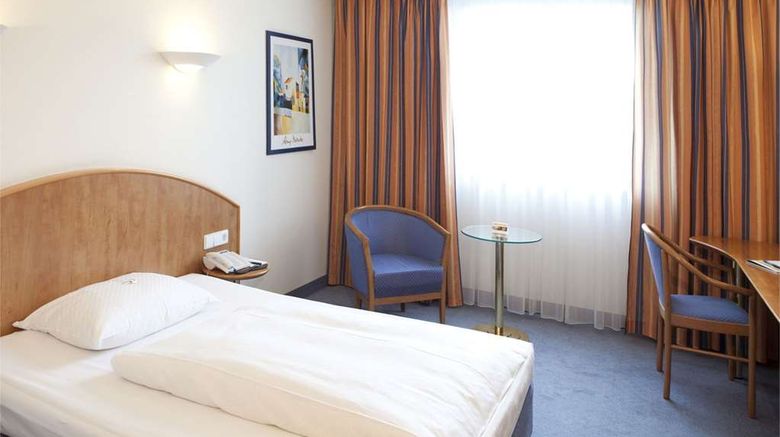 <b>Hotel Schwanen Stuttgart Airport Room</b>. Images powered by <a href="https://iceportal.shijigroup.com/" title="IcePortal" target="_blank">IcePortal</a>.