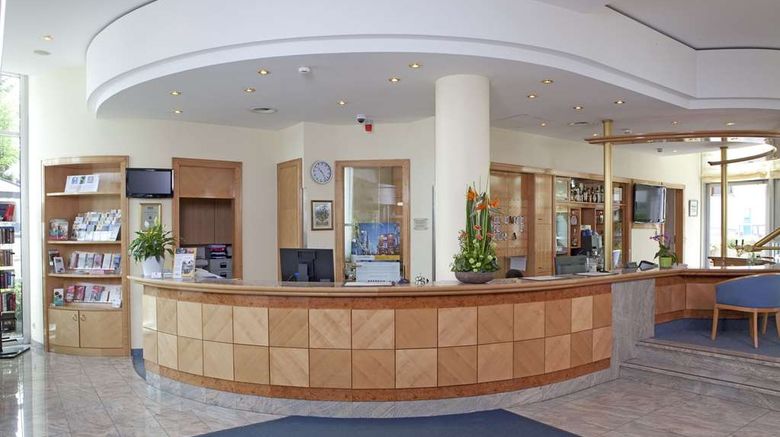 <b>Hotel Schwanen Stuttgart Airport Lobby</b>. Images powered by <a href="https://iceportal.shijigroup.com/" title="IcePortal" target="_blank">IcePortal</a>.