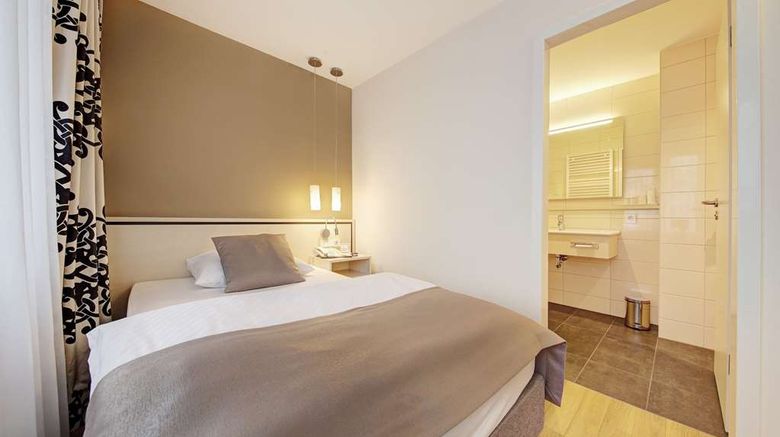 <b>Hotel Schwanen Stuttgart Airport Room</b>. Images powered by <a href="https://iceportal.shijigroup.com/" title="IcePortal" target="_blank">IcePortal</a>.
