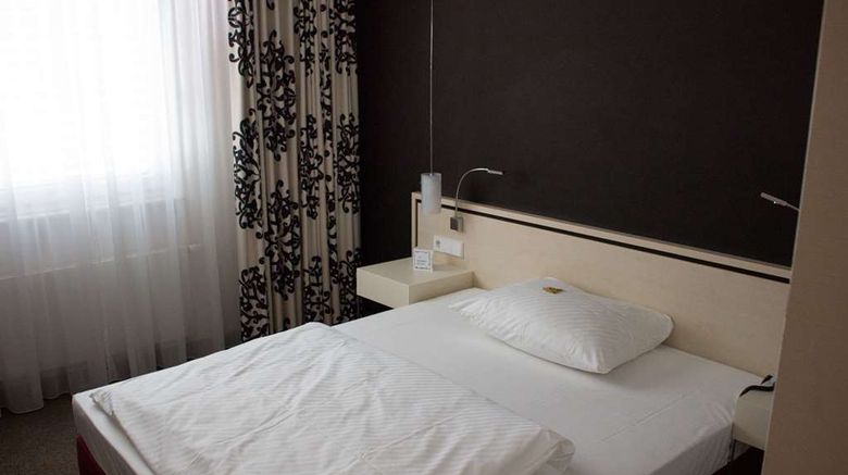 <b>Hotel Schwanen Stuttgart Airport Room</b>. Images powered by <a href="https://iceportal.shijigroup.com/" title="IcePortal" target="_blank">IcePortal</a>.